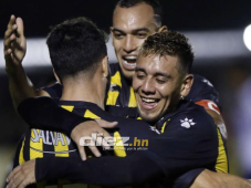 Un Victoria desdibujado en el segundo tiempo, benefició al Real España que salió como una tromba. Juan Vieyra debutó con la máquina.