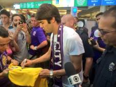 Kaká tuvo un gran recibimiento a su llegada a Orlando y será presentado hasta este martes. Foto @Milanello