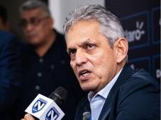 Rueda se calienta en conferencia tras derrota de Honduras y responde por qué descartó a Pinto: Hoy fue la noche negra