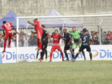 Honduras Progreso y Real Sociedad está empatando 2-2 el marcador global. FOTOS: Neptalí Romero/Mauricio Ayala.