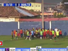 ¡Batalla campal en La Esperanza! Suspenden semifinales en la Liga Nacional de Veteranos tras bronca entre 30/30-Agalta FC