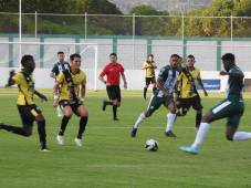 Acción del partido desarrollado esta noche en la ciudad de Comayagua. Fotos cortesía Génesis FC.