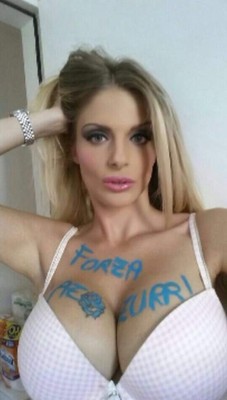 ¡INFARTANTE! Conocé a Francesca Cipriani, la aficionada más sexi de Italia