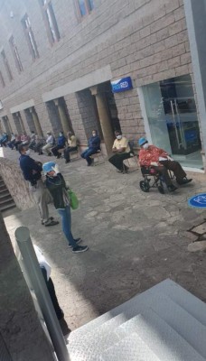 Bancos de Honduras vuelven a abarrotarse en pleno brote de coronavirus