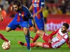 Arda Turan tuvo participación, pero su actuación no ayudó al Barcelona.