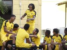 Los jugadores de Real España viven un gran ambiente en la previa del partido contra Platense.