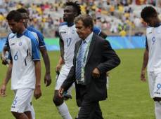 El técnico de Honduras, Jorge Luis Pinto, es un cabalero, confesó en su momento algunas y una locura que hizo en busca de suerte. Foto DIEZ