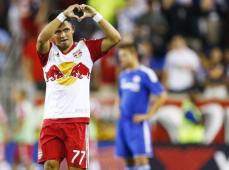 Franklin Castellanos anotó un bonito gol al Chelsea, pero no le bastó para seguir teniendo oportunidades.