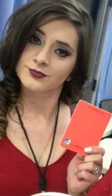 Exmundialista Brasileño a punto de ser expulsado por coquetearle a sexy árbitra