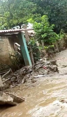 Qué terrible: La colonia en La Lima que quedó bajo el lodo tras el paso de ETA e IOTA