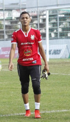 MERCADO: Carlo Costly podría irse al extranjero y Olimpia ofrecería un jugador