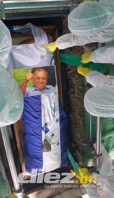 El maestro ya brilla en el cielo: así fue el último adiós de Chelato Uclés en medio de lágrimas