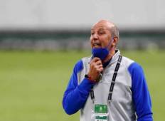 Miguel Falero dirigiendo en uno de los partidos del Preolímpico de Guadalajara 2021