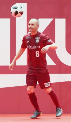 Locura asiática: Así fue la presentación de Iniesta con el Vissel Kobe de Japón