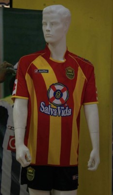 Los uniformes más raros que se han visto en la Liga Nacional de Honduras