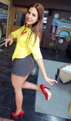 La guapa olanchana Kelin Acosta, una enamorada de Olimpia y la Bicolor