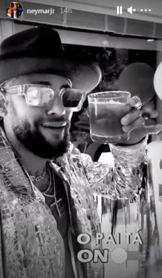 ¡Fiesta de Neymar y Cristiano, beso de Messi! Así recibieron el 2021 los grandes futbolistas del planeta