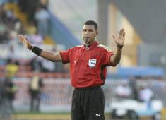 Raúl Castro recibió buenas críticas en la primera final que dirigió.