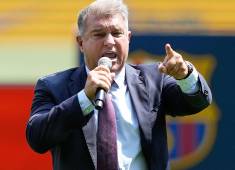 Joan Laporta reveló que el Barcelona se podría reforzar con un lateral y otro delantero.