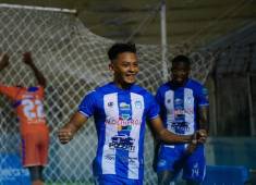 ¡Victoria se dio gusto ante Lobos UPNFM y con doblete de Alexy Vega ganó su primer partido del Apertura 2023!