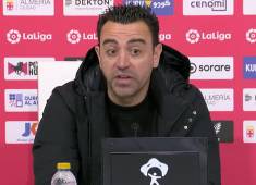 Xavi no pudo ocultar su enfado luego de sufrir una sorpresiva derrota en casa del Almería.