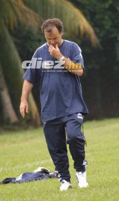 Las fotos que seguramente no habías visto de la visita de Marcelo Bielsa a Honduras en 2003