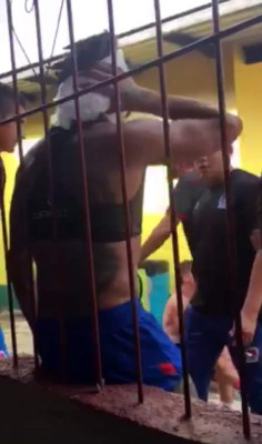 NO VISTE EN TV: El penal a Michaell Chirinos, actos protocolarios y vómito de Ferrari