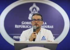 Francis Contreras, vocero del Sinager, dio conferencia de prensa e hizo oficial el toque de queda.