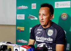 Jorge Pineda, asistente de Héctor Vargas, lanzó dardos al Motagua, su rival del sábado. Fotografía: Moisés Valenzuela