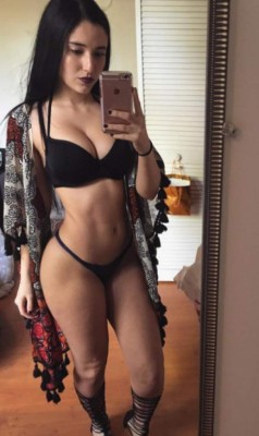 ¡QUÉ MUÑECA! Conocé a la chica fitness más buscada en redes y que fue víctima de los hackers
