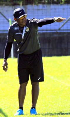 FOTOS: Así vivió Carlos Pavón su primer amistoso como asistente en Marathón