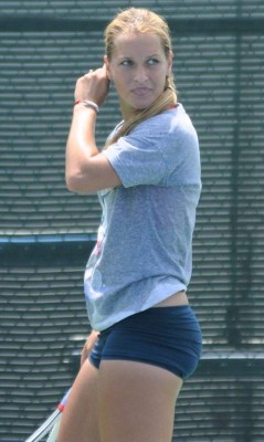 Dominika Cibulkova, la pequeña eslovaca que sube la temperatura en el tenis