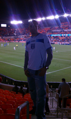 'Hondureños en el BBVA Compass de Houston'