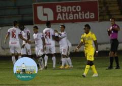 Olimpia derrotó 1-0 a Real España en un partido que terminó en controversias arbitrales.
