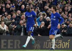 ARA01. LONDRES (R.UNIDO), 29/11/2017.- Antonio Ruediger (i) de Chelsea celebra luego de anotar contra Swansea hoy, miércoles 29 de noviembre de 2017, por la Liga Premier en el estadio Stamford Bridge en Londres (R.Unido). EFE/ANDY RAIN SOLO USO EDITORIAL No usar con audio, video, informaciones, listados, logotipos de la liga o clubes o servicios en línea no autorizados. Uso limitado a 75 imágenes en el servicio en línea del partido. No usar en simulaciones de vídeo. No usar en apuestas, juegos o publicaciones editoriales de los equipos, liga o jugadores.