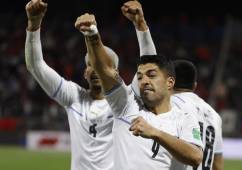 Luis Suárez celebrando su anotación ante Chile en el cierre de la eliminatoria de la Conmebol.