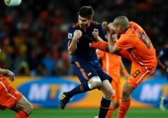 La terrible patada de De Jong a Xabi Alonso que nada más le costó una tarjeta amarilla.