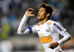 Neymar pasó del Santos al Barcelona en 2013.