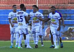 Los jugadores del Victoria celebran el triunfo obtenido esta tarde en La Ceiba frente al Cardva de Coyoles Central por la Liga de Ascenso. Foto Javier Rosales