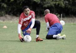 Junto a las prácticas físicas y tácticas la selección costarricense también dedicará tiempo a analizar vídeos de los rivales del Grupo E del Mundial: Brasil, Serbia y Suiza.