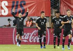 Mexico's foward Javier Hernandez (L) celebrates after scoring against the United Sates during their international friendly football match between Mexico and the United States at the Metlife Stadium in East Rutherford, New Jersey on September 6, 2019. (Photo by Kena Betancur / AFP)
