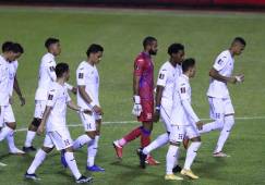 La Selección de Honduras durante su enfrentamiento ante El Salvador en el Estadio Olímpico Metropolitano.