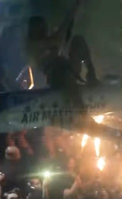 Muchos billetes, bailarinas y cantantes famosos: Así celebró Mayweather su cumpleaños 43