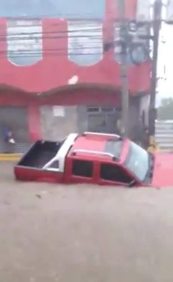 FOTOS: El caos que desató más de una hora de lluvia en San Pedro Sula