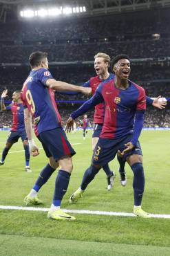 Barcelona humilla al Real Madrid en el Bernabéu y se aleja en el liderato de España: Lewandowski hizo doblete