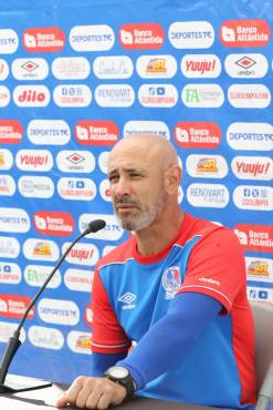 Espinel confirma fichaje en Olimpia, aclara las salidas de Rojas y Juan Flores de reservas, lanza dardo a Liga Nacional y, ¿llega Quioto?