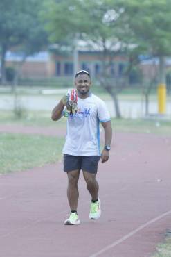 García también es “coach” de un grupo de corredores en San Pedro Sula y cuenta con su propio gimnasio. (Foto OPSA: Neptalí Romero)