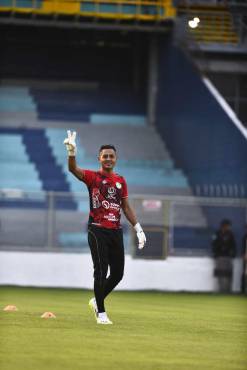 Mariano Pineda, portero del Juticalpa FC, saluda al lente de DIEZ.