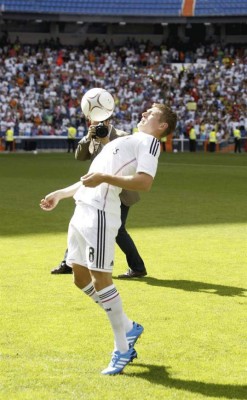 Toni Kroos fue presentado como nuevo jugador del Real Madrid.