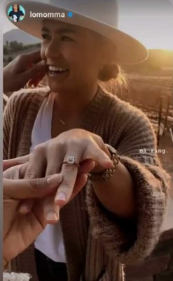 El mediocampista Roger Espinoza anuncia compromiso matrimonial con guapa futbolista en EUA